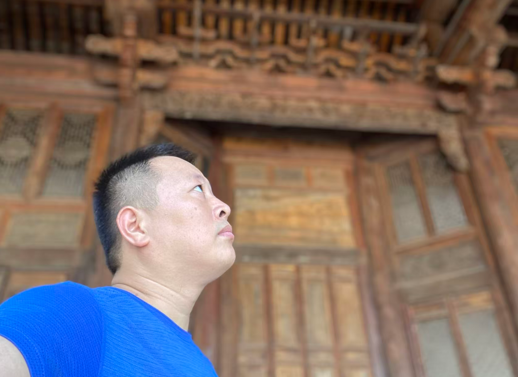 中年男人(刘文祥)的深夜,一半是父亲的针,一半是孩子的问 中年男人(刘文祥)的深夜,一半是父亲的针,一半是孩子的问